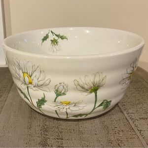 Set of 5 Bowls with Daisies on creamy white background